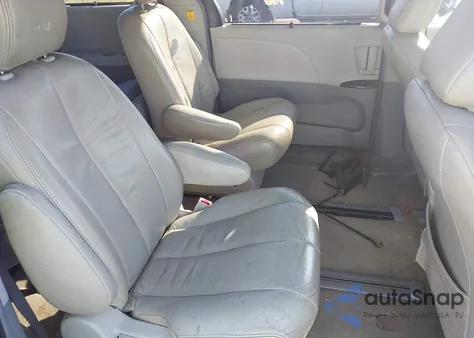 2011 Toyota Sienna Le z USA, uszkodzony, nr VIN 5TDJK3DC5BS019471